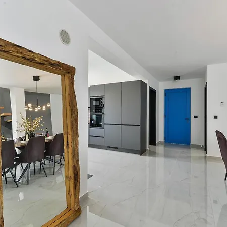 Vila Beautiful New With A Pool, Near Sandy Beach, Large Garden - By Traveler Tourist Agency Krk Id 2384 Privlaka (Zadar)