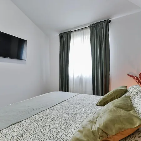 Beautiful New With A Pool, Near Sandy Beach, Large Garden - By Traveler Tourist Agency Krk Id 2384 *