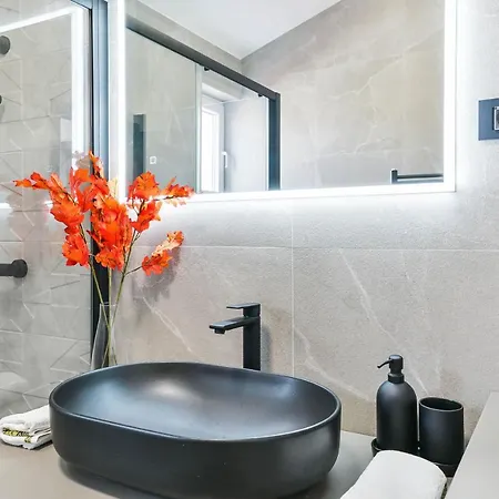 Vila Beautiful New With A Pool, Near Sandy Beach, Large Garden - By Traveler Tourist Agency Krk Id 2384 Privlaka (Zadar)