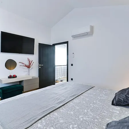 Beautiful New With A Pool, Near Sandy Beach, Large Garden - By Traveler Tourist Agency Krk Id 2384 Вилла